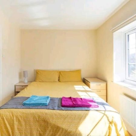 Ensuite Room Near Canal Southall Exteriér fotografie
