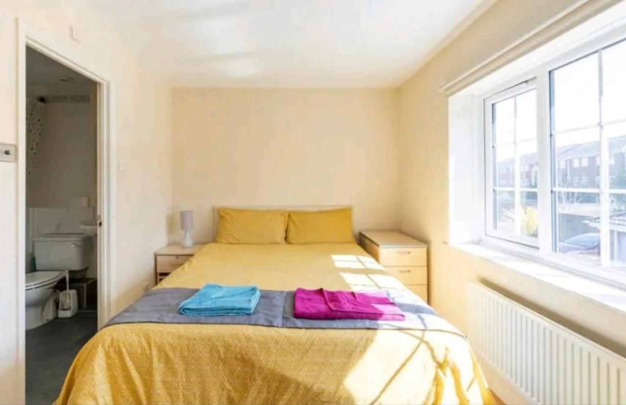 Ensuite Room Near Canal Southall Exteriér fotografie